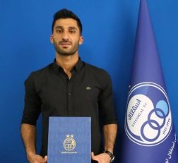 رشید مظاهری با حضور در ساختمان این باشگاه و جلسه با مصطفی آجرلو، مدیرعامل باشگاه استقلال؛ قرارداد خود را تا پایان فصل ۱۴۰۲-۱۴۰۱ تمدید کرد.