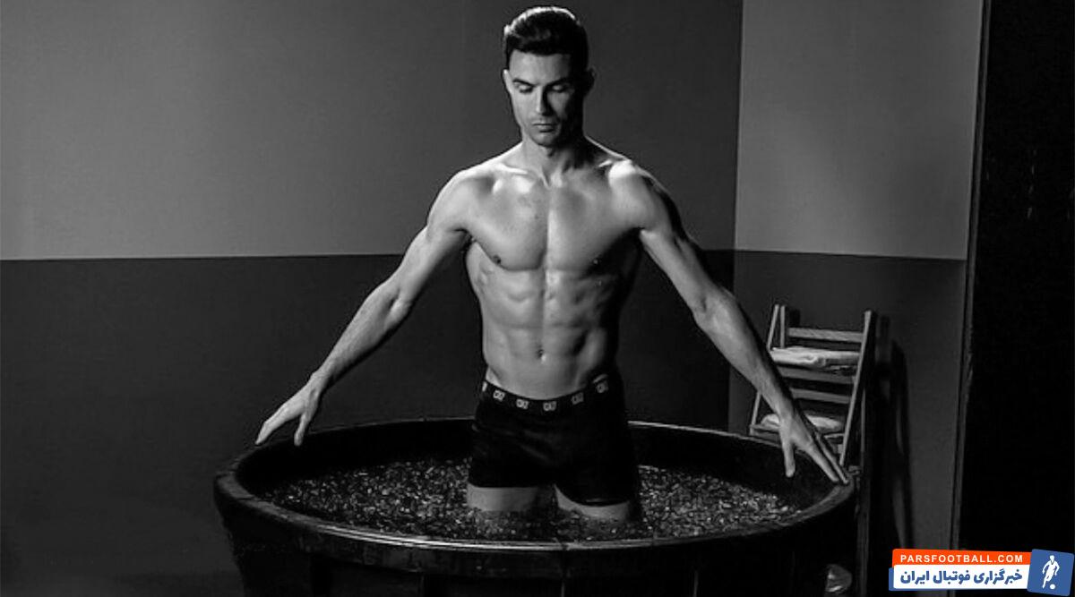 کریستیانو رونالدو برای حفظ تناسب اندام خود اتاق یخ ۵۰ هزار پوندی شخصی خود را از ایتالیا به عمارت جدیدش در انگلیس آورده است.