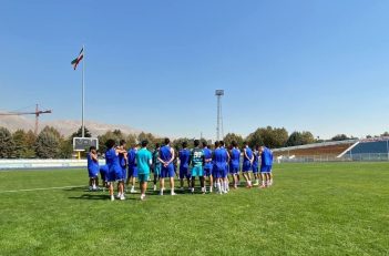 مدیران باشگاه استقلال بعد از آنکه فرهاد مجیدی زمین صنایع دفاع را تایید کرد، قراردادی یکساله را با این مجموعه ورزشی به امضا رساندند.