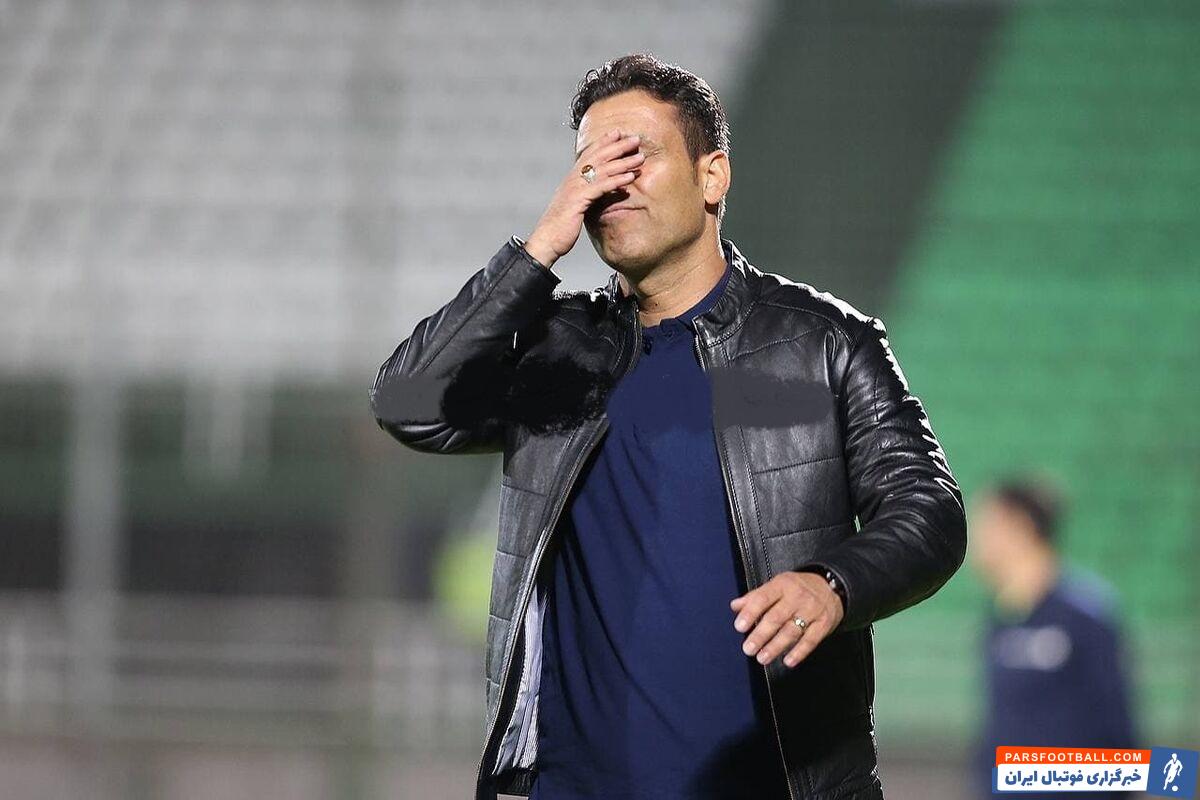 تصویری که میبینید واکنش مهدی تارتار سرمربی پرسپولیسی تیم ذوب آهن به گل بازیکن استقلال یعنی کوین یامگا است.