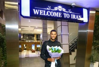 رودی ژستد ، مهاجم سابق باشگاه پانتولیکوس یونان؛ جهت امضای قرارداد با تیم فوتبال استقلال، امشب وارد تهران شد.