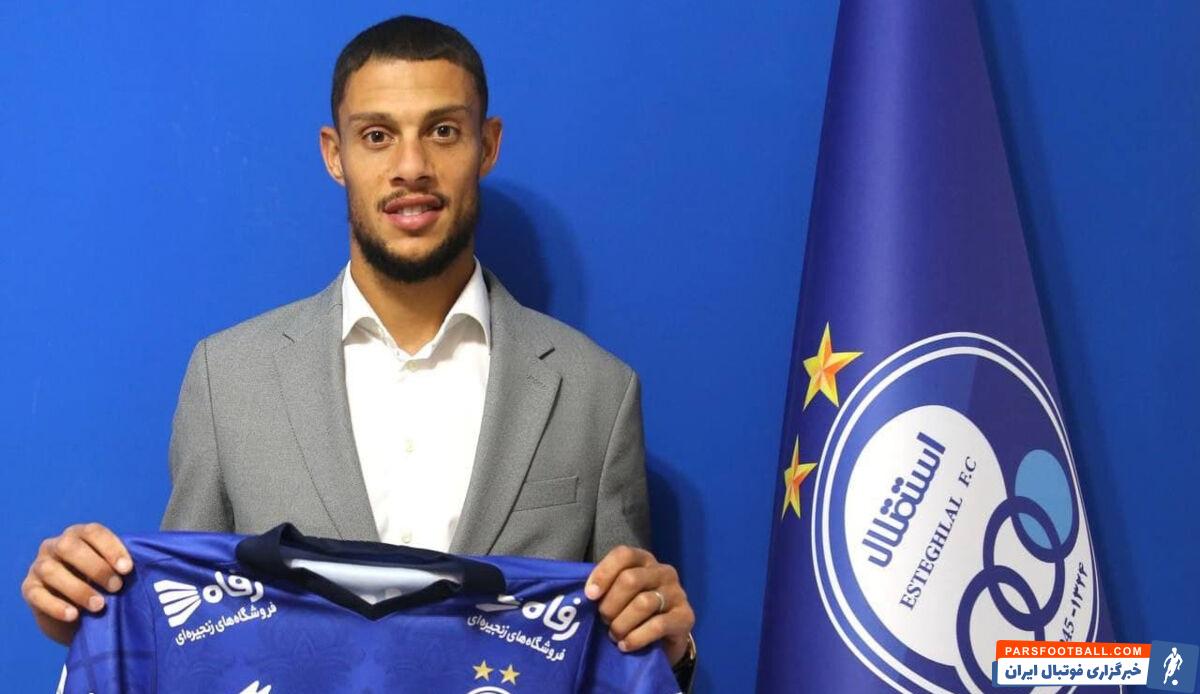 رودی ژستد توانایی بازی در تمامی پستهای خط حمله از جمله وینگر راست و چپ و مهاجم دوم را هم دارد اما پست اصلی او مهاجم نوک است.