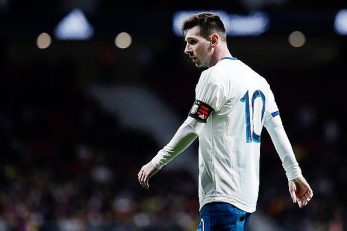 عبور لیونل مسی از پله