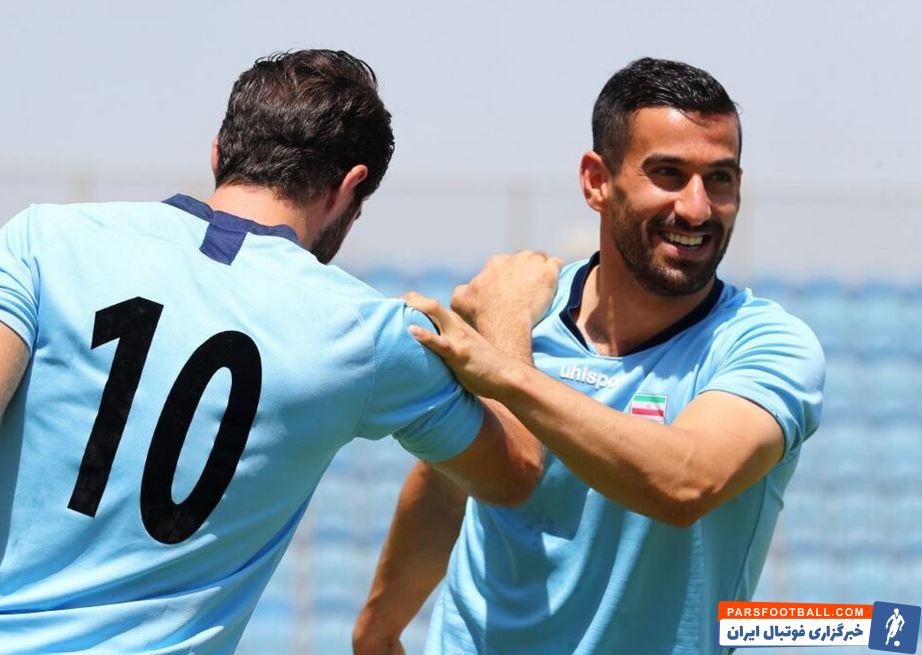 گفتوگوی آرسن ونگر با حاج صفی کاپیتان تیم ملی ؛ در مورد جام جهانی ۲ ساله