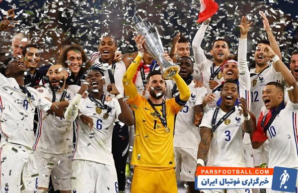 بوسه کیلیان امباپه بر جام قهرمانی