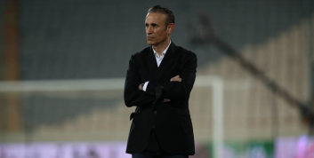 یحیی گل محمدی : پرسپولیس بیش از صد میلیارد از AFC طلبکار است ؛ از بین 16 تیم لیگ فقط ما نمی توانیم بازیکن خارجی بگیریم