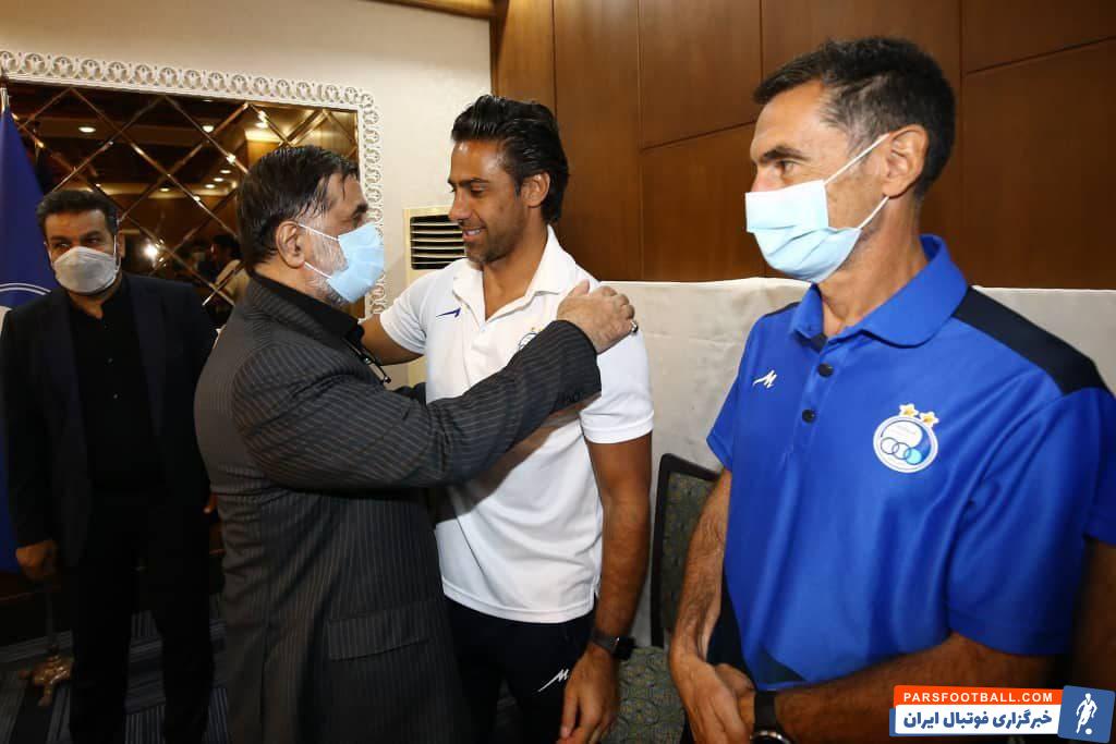 آنچه در جلسه فرهاد مجیدی و مصطفی آجورلو گذشت ؛ مدیرعامل و سرمربی خواسته هایشان را رک گفتند