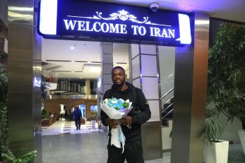 کوین یامگا به زودی پیراهن استقلال را بر تن می کند. کوین یامگا بازیکن مدنظر استقلال امشب به ایران آمد تا پس از تست پزشکی به استقلال بپیوندد.