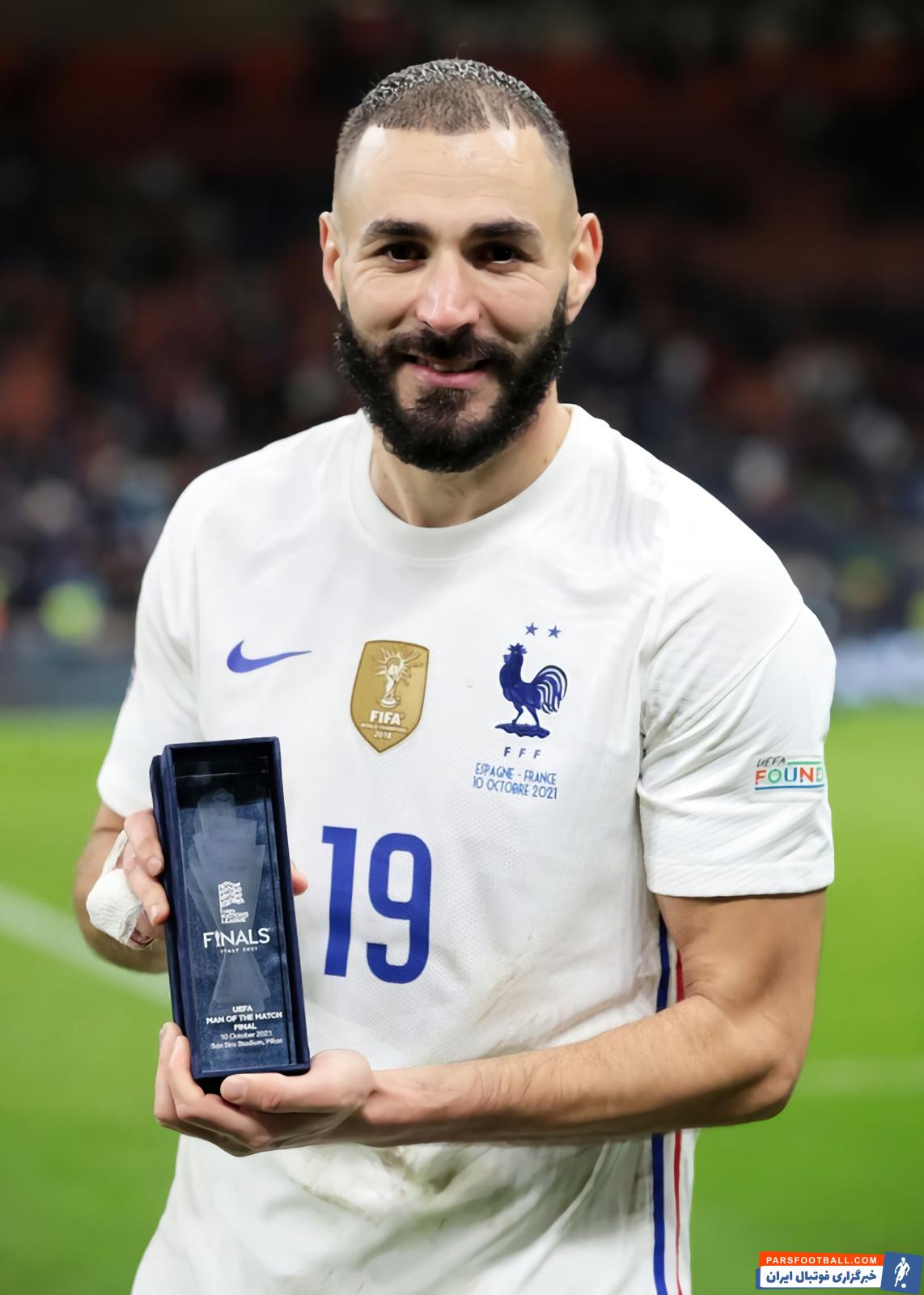 کریم بنزما مهاجم شماره 19 با زدن گل اول فرانسه مقابل اسپانیا و ارائه عملکردی درخشان، در نهایت جایزه بهترین بازیکن میدان را دریافت کرد.