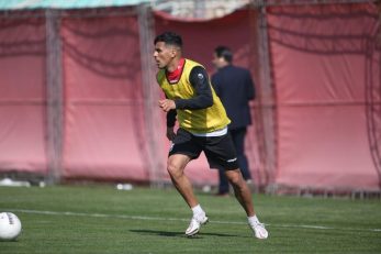 علی نعمتی ، مدافع جدید پرسپولیس ، در دیدار با گل گهر فیکس شد و عملکرد خوبی هم داشت تا نوید ظهور یک ستاره جدید را به هواداران بدهد.