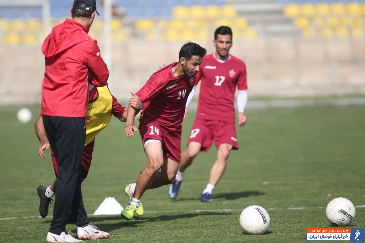 احسان پهلوان که در گلزنی و گلسازی هم ضعیف عمل کرده، باتوجه به شرایط پرسپولیس موقعیت متزلزلی در ترکیب داشته و حالا فرصت این را خواهد داشت...