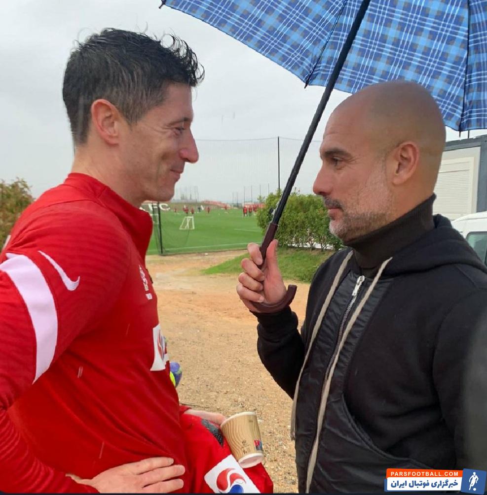 از طرف دیگر لواندوفسکی نیز در اردوی تیم ملی لهستان به سر میبرد و آنها باید دو روز دیگر در مقدماتی جام جهانی به مصاف آندورا بروند...