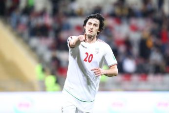 سردار آزمون گل زد ، از علی کریمی عبور کرد ، به جواد نکونام رسید و امباپه شد