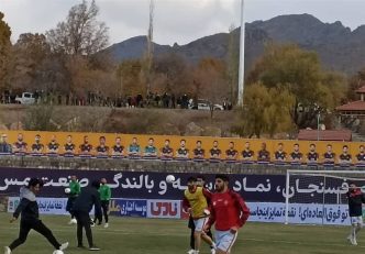 حواشی بازی پرسپولیس و مس : حضور ۱۰۰ تماشاگر در خیابان مجاور ورزشگاه ؛ اسکورت پرسپولیسیها و حضور تاجیکها روی نیمکت