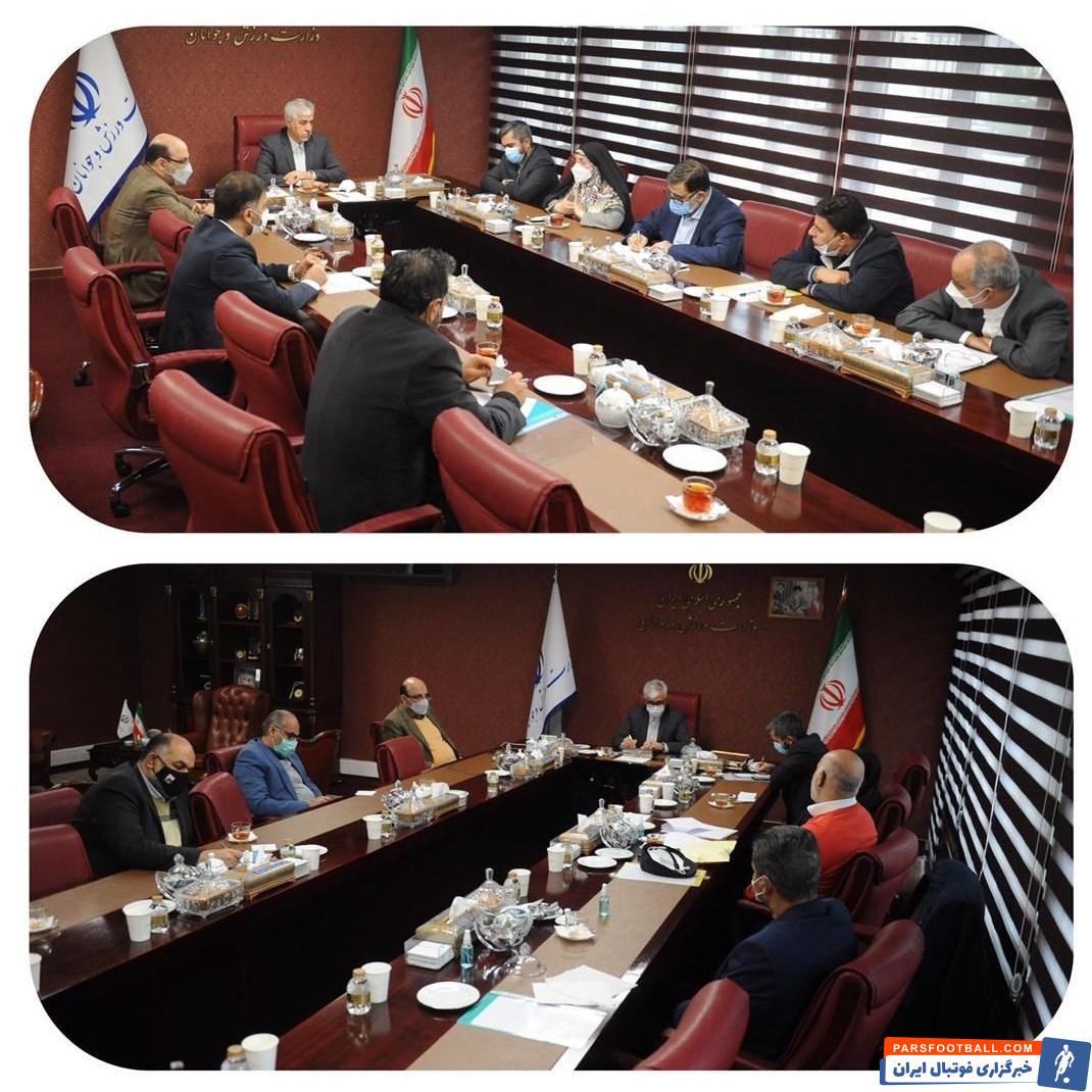 بررسی مشکلات استقلال و پرسپولیس به میزبانی حمید سجادی وزیر ورزش