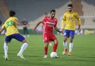 محمد فنایی : پنالتی و گل صحیح پرسپولیس مقابل صنعت نفت دیده نشد ؛ داور خوش‌شانس بود