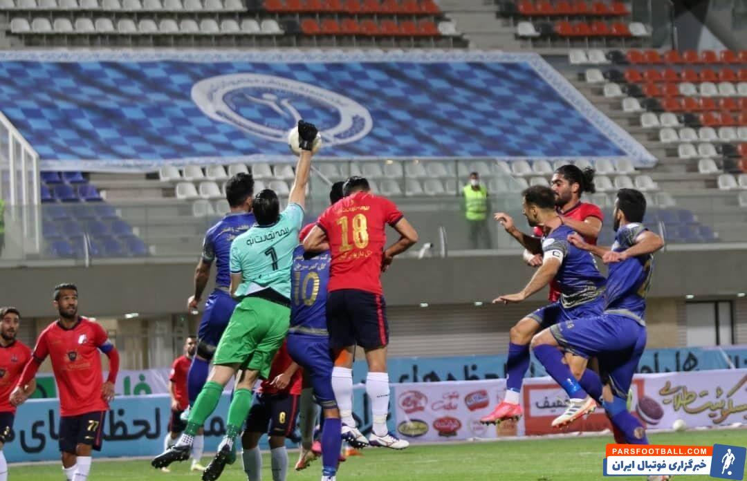 یک کلین شیت و دریافت 3 گل در 3 بازی حاصل کارنامه علیرضا حقیقی در سه بازی اخیر نساجی بود که دو بازی آن با تیم های پرسپولیس و گل گهر بود.