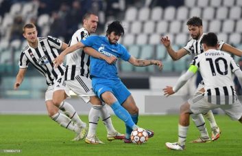 سردار آزمون در این مسابقه بارها با بونوچی مدافع مطرح ایتالیایی رو به رو شد و حتی در ضربات کرنر یوونتوس هم یارمستقیم او بود.