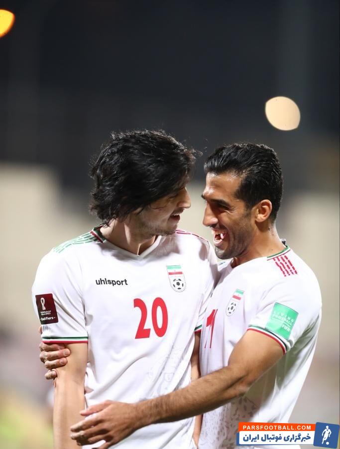 وحید امیری با دیدی فوقالعاده توپ را دقیقا جلوی پای سردار میاندازد و آزمون هم به بهترین شکل ممکن از پاس او، نهایت استفاده را میبرد.