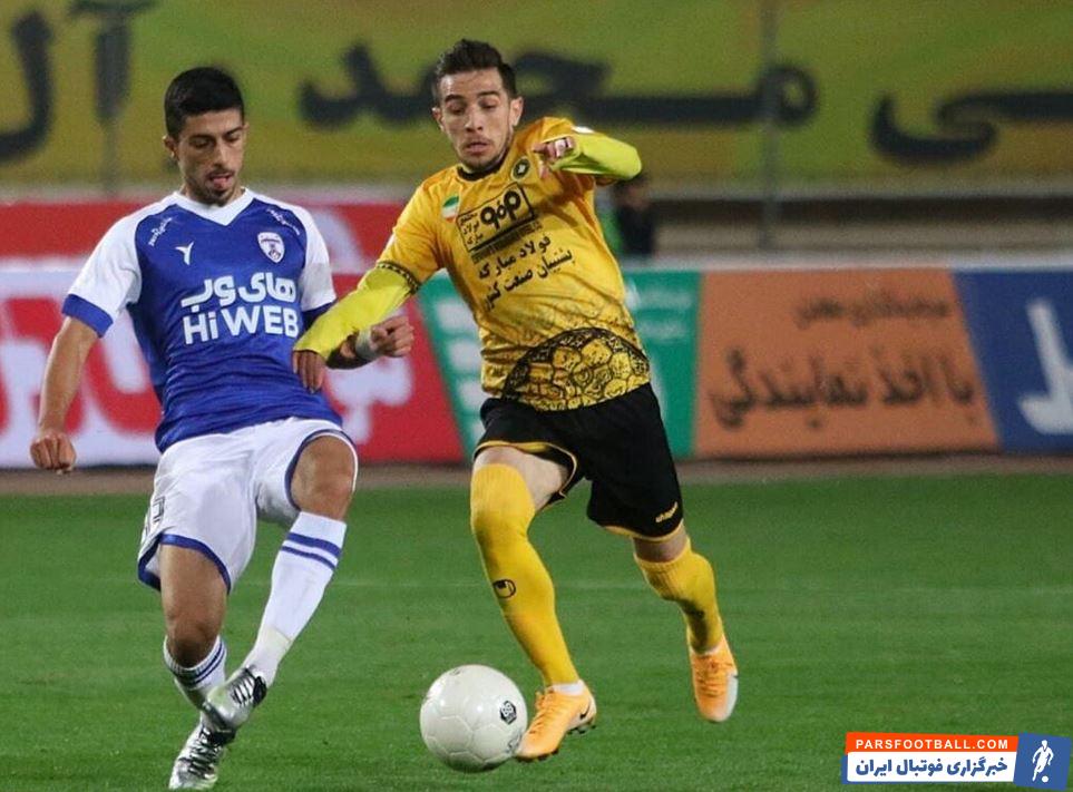 فرشاد احمدزاده : مدیران پرسپولیس سر من کلاه گذاشتند !