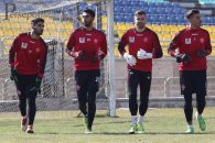 با توجه به عملکرد ضعیف رادوشویچ و حامد لک درون دروازه پرسپولیس این احتمال وجود دارد که یحیی گل محمدی در بازی با صنعت نفت از دروازه بان سوم خود استفاده کند.