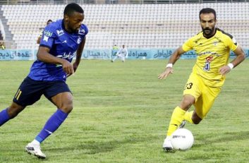 محمدرضا مهدوی : چرا کوین یامگا موقعیت عالی استقلال در نیمه اول بازی با فجر را به بیرون زد ؟ !