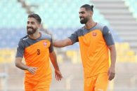 رضا اسدی هافبک پرسپولیس پس از بازی مقابل آلومینیوم با حمله هواداران پرسپولیس روبه رو شد