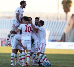 کارمند هتل تیم ملی پول های بازیکنان ایران را برداشت !