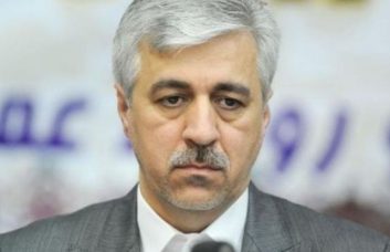 پس از اعلام پنالتی به سود استقلال در بازی امروز فجر و استقلال ، هواداران پرسپولیس با کنایه به استقلالی ها این موضوع را به وزیر ورزش ربط دادند.