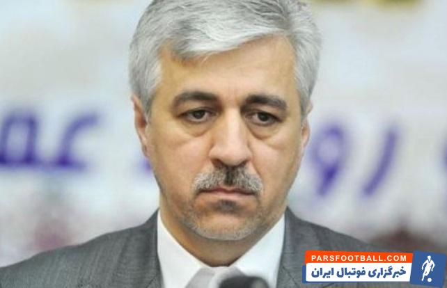 پس از اعلام پنالتی به سود استقلال در بازی امروز فجر و استقلال ، هواداران پرسپولیس با کنایه به استقلالی ها این موضوع را به وزیر ورزش ربط دادند.