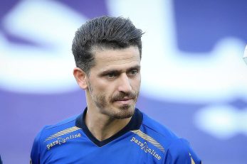 با جدایی احمد موسوی از استقلال ، حالا وریا غفوری تنها دفاع راست تیم استقلال است که این اتفاق می تواند در وسط فصل مشکل بزرگی برای استقلال ایجاد کند.