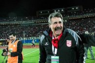 هوشنگ نصیرزاده ، عضو هیات مدیره تراکتور گفت : با پسر تونی اولیویرا صحبت کردیم که او مبلغ زیادی را برای خودش و پدرش می خواست و حضور این دو در ایران منتفی است.