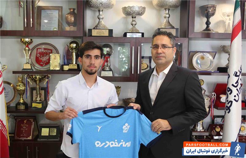 علیرضا کوشکی ، پدیده این فصل لیگ برتر در پیکان با انتقاد از مهدی تارتار گفت : فصل قبل به سلیقه مهدی تارتار نمی خوردم و ایشان به من بازی نمی داد.