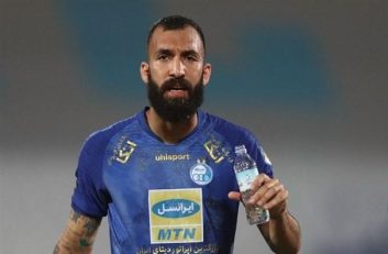 فرهاد مجیدی قصد دارد در ترکیب استقلال در بازی هفته پنجم مقابل نساجی از روزبه چشمی استفاده کند . چشمی در این دو هفته تعطیلی به آمادگی بالایی رسیده است .