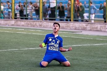 فردین نجفی ، پدیده جوان استقلال با انتشار یک استوری در اینستاگرام از فرهاد مجیدی و رفتار باشگاه استقلال با انتقاد کرد .