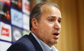 مهدی تاج ، عضو هیات رئیسه فدراسیون فوتبال دیدار الهلال و پوهانگ استیلرز را در کنار دیگر مسئولان بلند پایه AFC تماشا کرد.