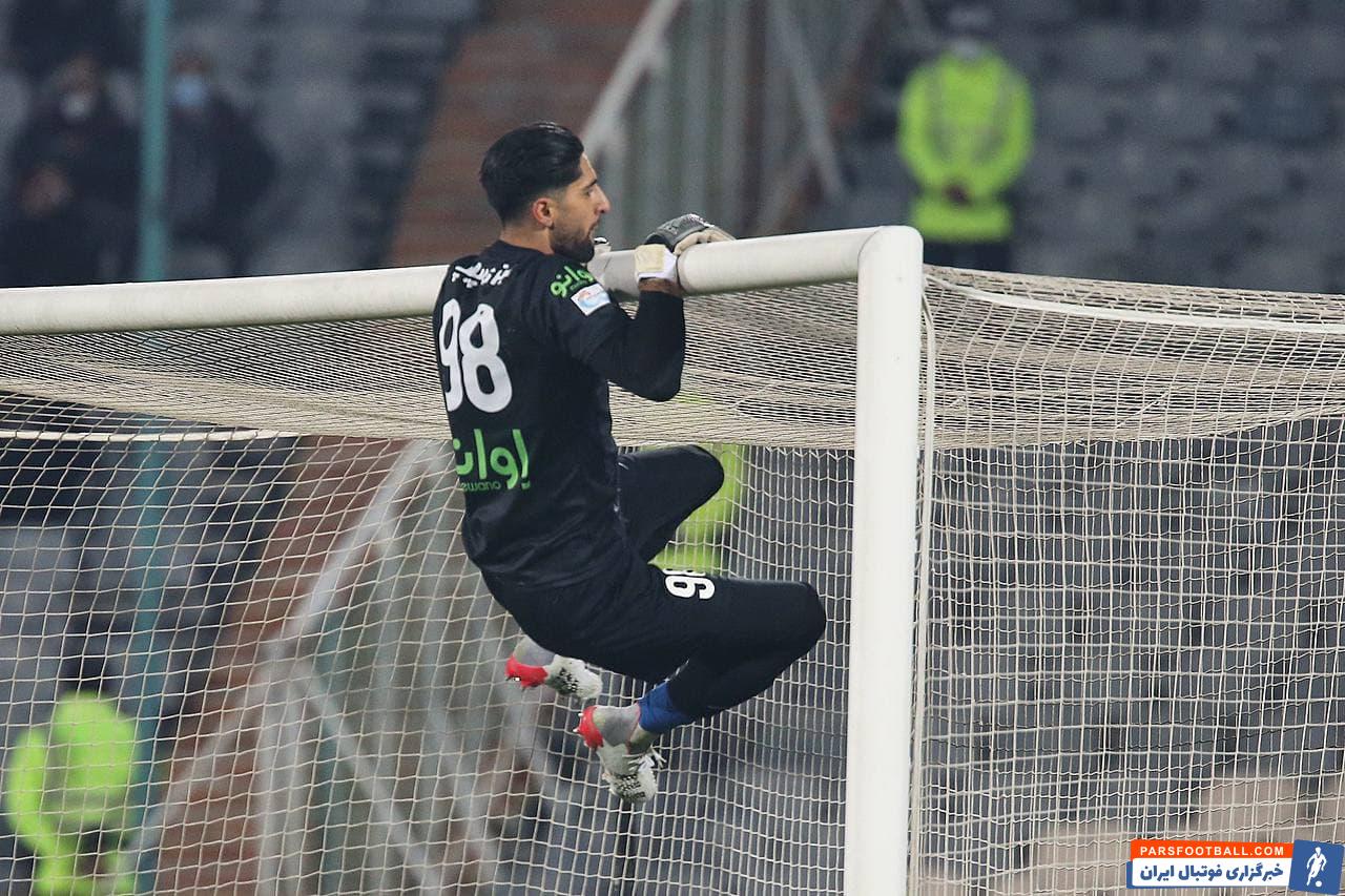 علیرضا رضایی گلر استقلال برابر صنعت نفت آبادان در هفته هفتم لیگ برتر