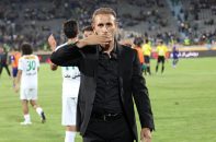 وحید امیری در تیم ملی عملکرد فوق العاده ای داشت و هواداران پرسپولیس از یحیی گل محمدی درخواست کرده اند که امیری را در دفاع چپ بازی ندهد.