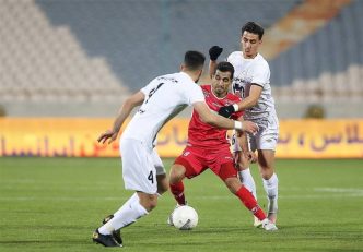 محمد سلطانی مهر : از تصمیم داور بازی با پرسپولیس در گرفتن پنالتی تعجب کردم ؛ او باعث باخت ذوب آهن شد