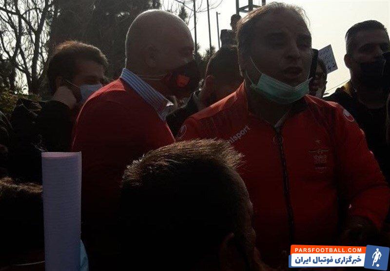 حضور صدری در جمع هواداران معترض پرسپولیس/عکس