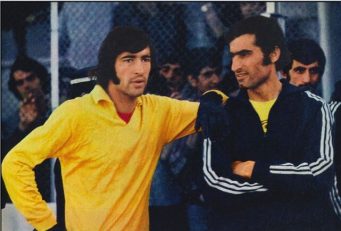 در این دیدار که با برتری ۳ بر صفر پرسپولیس همراه شد، ناصر حجازی دروازه بان و کاپیتان استقلال بود و سکان هدایت را عباس رضوی برعهده داشت.