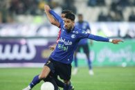 اعتراض هواداران استقلال به عمکرد آرش رضاوند