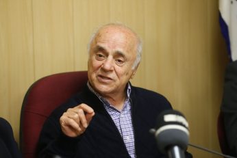 داریوش مصطفوی : مشکل مالکیت استقلال و پرسپولیس حل و مدارکش به AFC ارسال شد ؛ وزیر پیشین با وعده های دروغین هواداران را سرخورده کرد