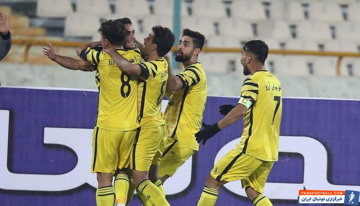 استقلال برابر نود ارومیه