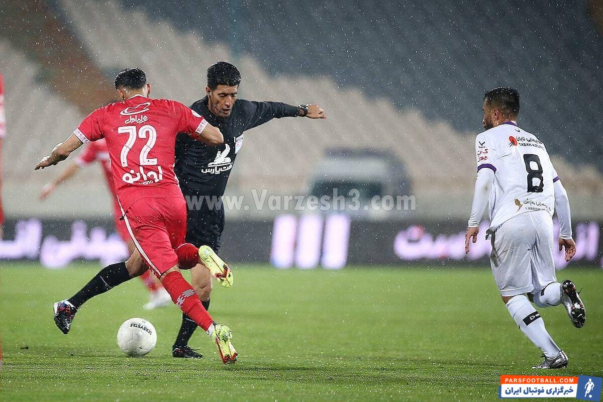 عکس| لایی مهاجم گلزن پرسپولیس به داور بازی