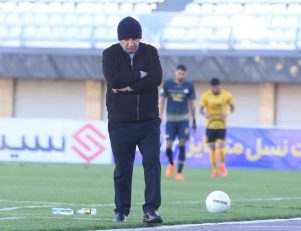 امیر قلعه نویی پس از پیروزی گل گهر مقابل پدیده : از بازیکنانم گلایه دارم ؛ آنها فقط ۲۰ دقیقه بازی کردند