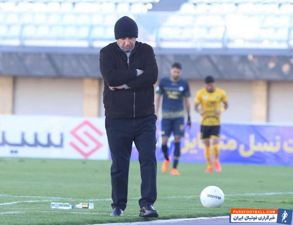 امیر قلعه نویی پس از پیروزی گل گهر مقابل پدیده : از بازیکنانم گلایه دارم ؛ آنها فقط ۲۰ دقیقه بازی کردند