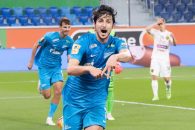 با اعلام رسانه های روسیه ای ، باشگاه لیون فرانسه برای جذب سردار آزمون مذاکرات رسمی خود را با باشگاه زنیت روسیه آغاز کرده است.