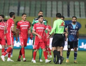 درگیری نیمکت های پرسپولیس و پیکان پس از گل سوم علی شجاعی برای سرخ ها
