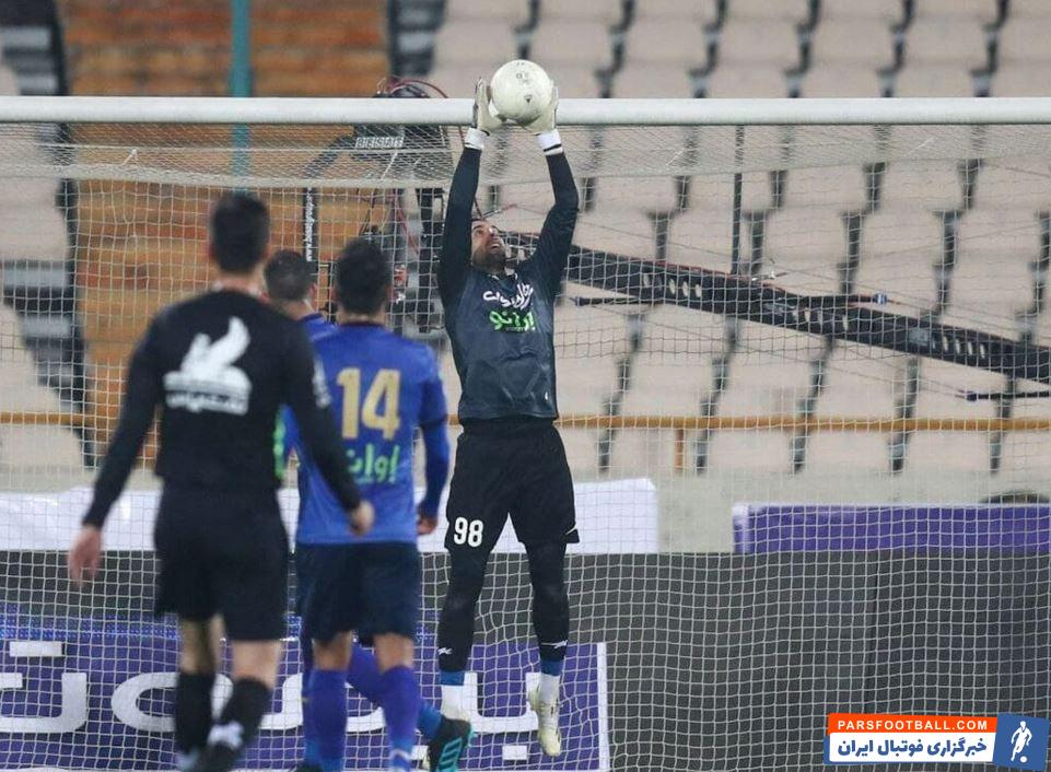 تلاش علیرضا رضایی برای ماندن در ترکیب اصلی استقلال مقابل پدیده